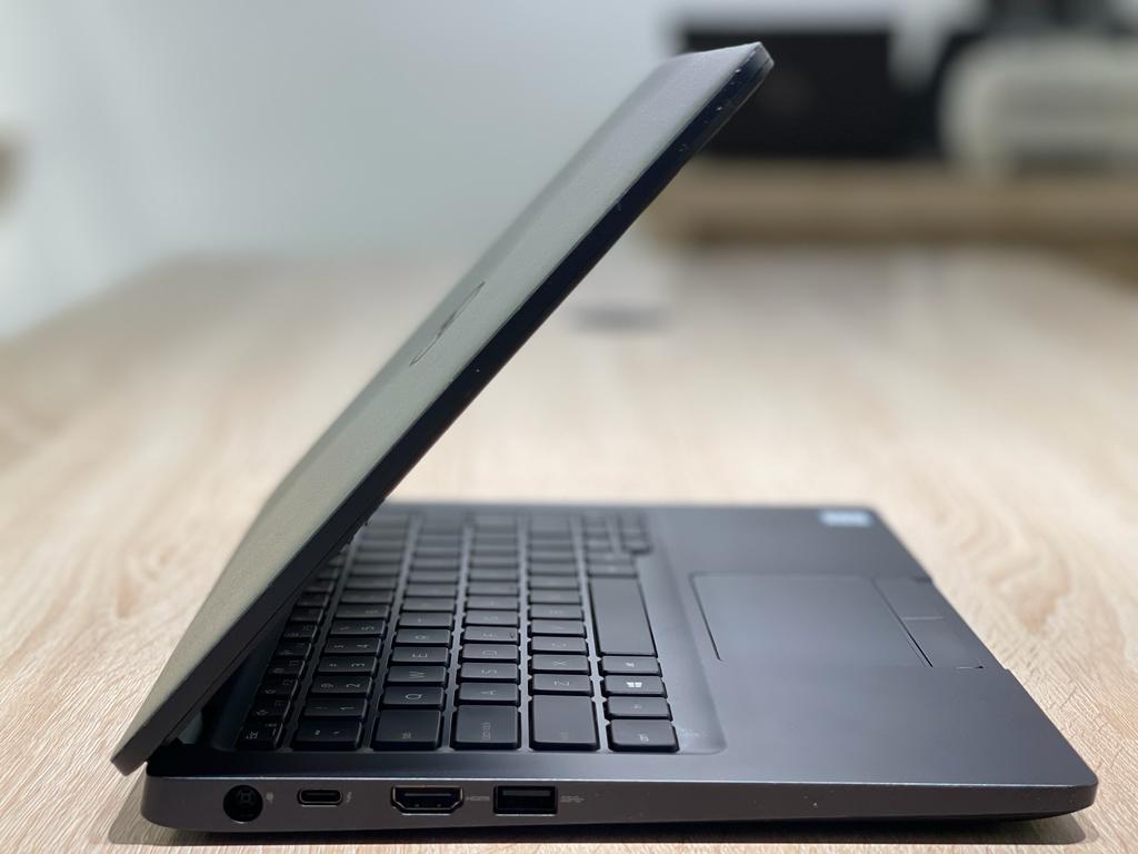 Dell Latitude 5300 – 13.3" / Core i5 (8th Gen) / 8GB / 256GB SSD – Black