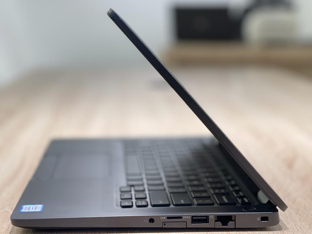 Dell Latitude 5300 – 13.3" / Core i5 (8th Gen) / 8GB / 256GB SSD – Black